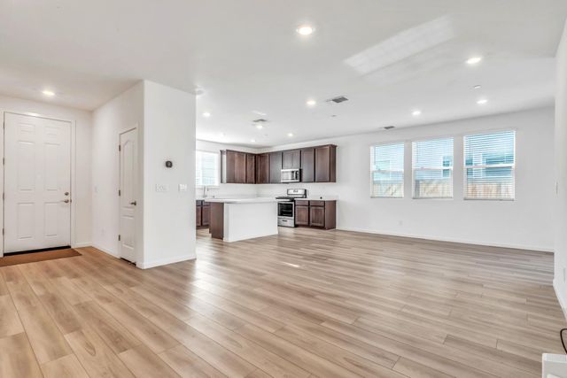 10431 Angsley Dr, Elk Grove, CA 95757
