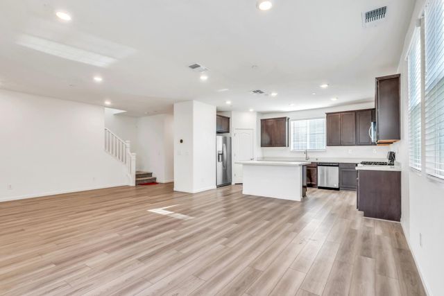 10431 Angsley Dr, Elk Grove, CA 95757