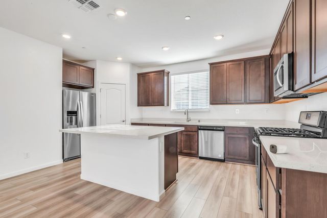 10431 Angsley Dr, Elk Grove, CA 95757