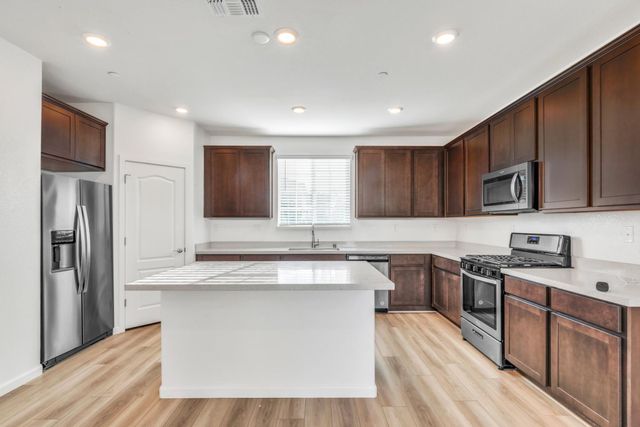 10431 Angsley Dr, Elk Grove, CA 95757