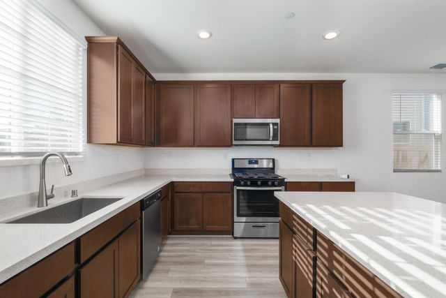 10431 Angsley Dr, Elk Grove, CA 95757