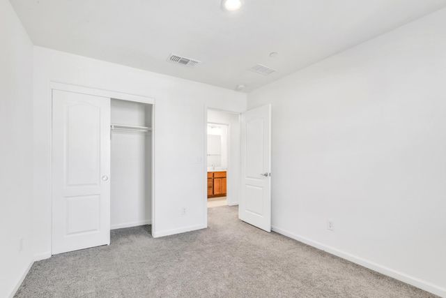10431 Angsley Dr, Elk Grove, CA 95757