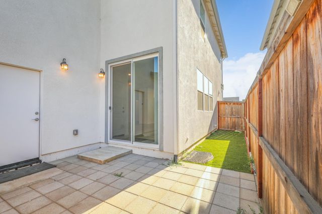10431 Angsley Dr, Elk Grove, CA 95757