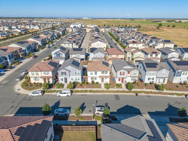 10431 Angsley Dr, Elk Grove, CA 95757