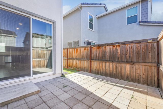 10431 Angsley Dr, Elk Grove, CA 95757