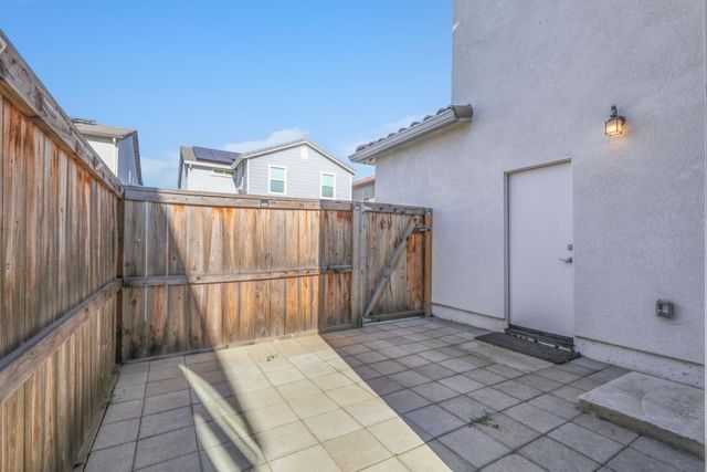 10431 Angsley Dr, Elk Grove, CA 95757