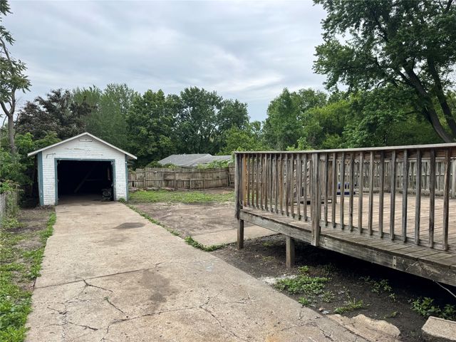 814 E Sheridan Avenue, Des Moines, IA 50316