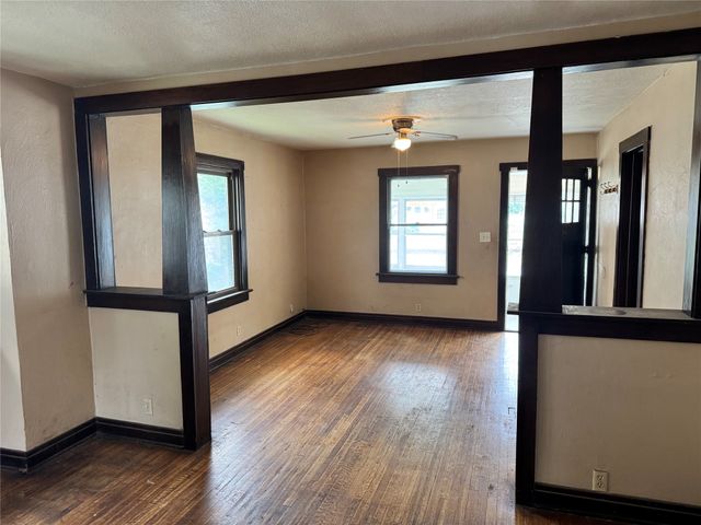 814 E Sheridan Avenue, Des Moines, IA 50316