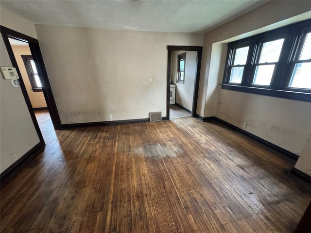 814 E Sheridan Avenue, Des Moines, IA 50316