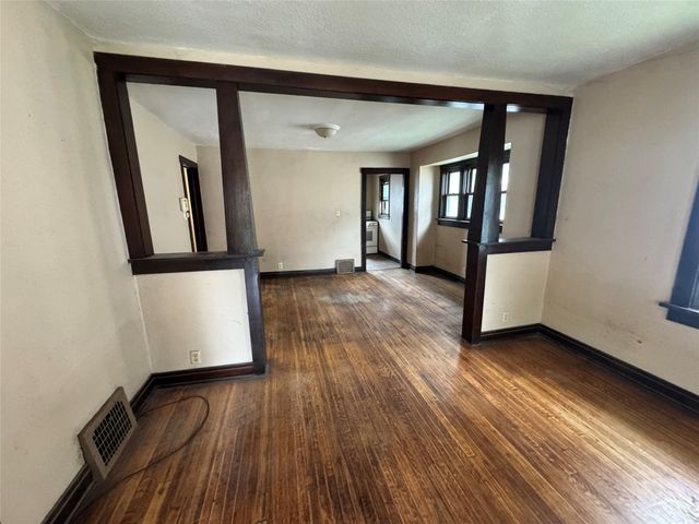 814 E Sheridan Avenue, Des Moines, IA 50316