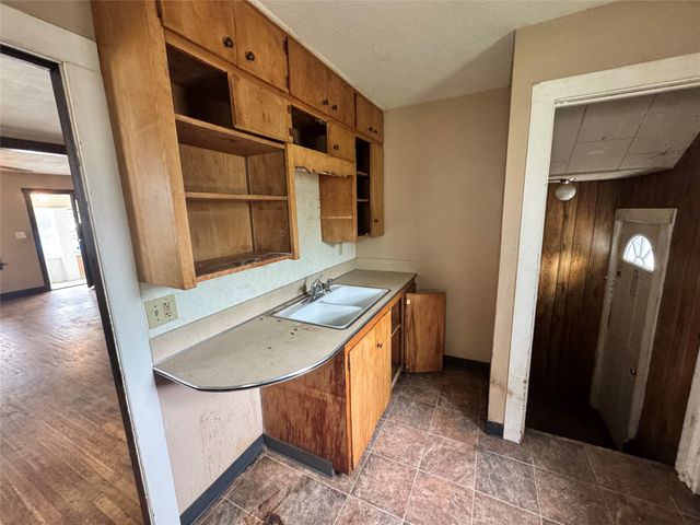 814 E Sheridan Avenue, Des Moines, IA 50316