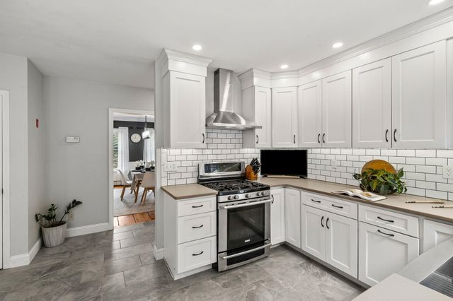 71 Deerwood Hollow, Chester, NH 03036