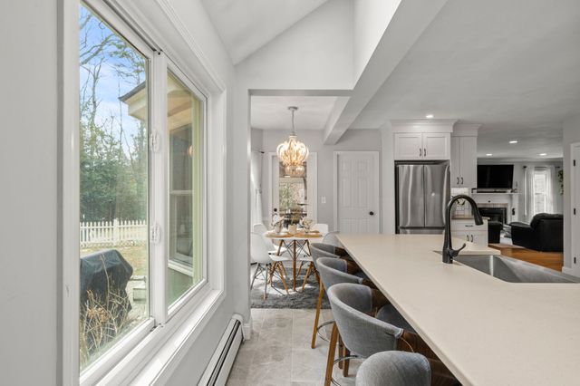 71 Deerwood Hollow, Chester, NH 03036