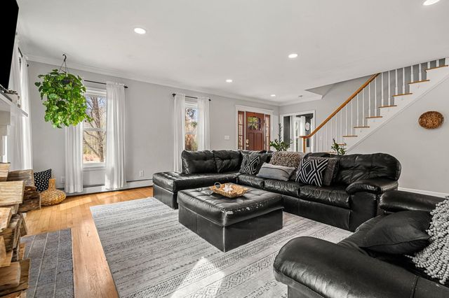 71 Deerwood Hollow, Chester, NH 03036
