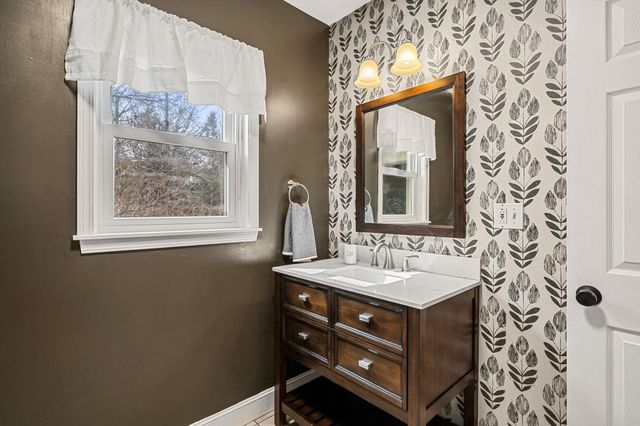 71 Deerwood Hollow, Chester, NH 03036