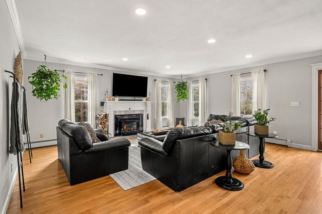 71 Deerwood Hollow, Chester, NH 03036
