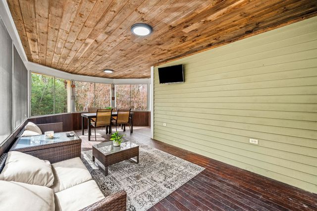 71 Deerwood Hollow, Chester, NH 03036