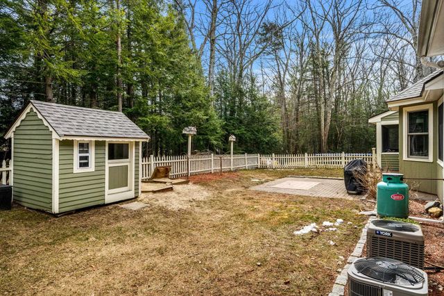 71 Deerwood Hollow, Chester, NH 03036