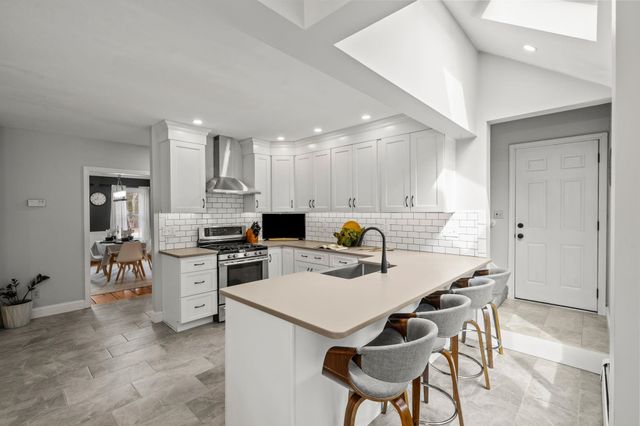71 Deerwood Hollow, Chester, NH 03036