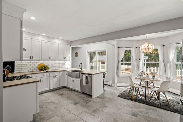 71 Deerwood Hollow, Chester, NH 03036