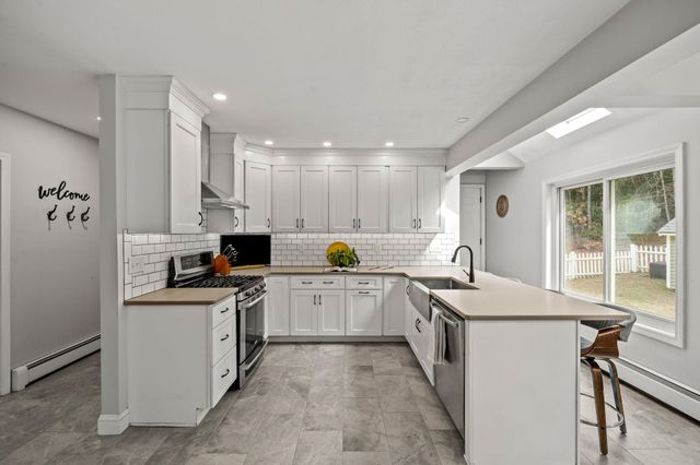 71 Deerwood Hollow, Chester, NH 03036
