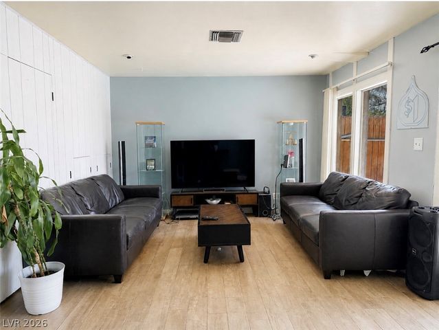 1037 Bracken Avenue, Las Vegas, NV 89104