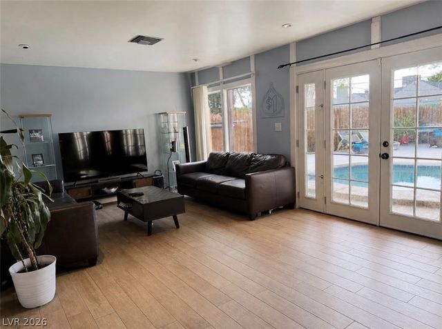 1037 Bracken Avenue, Las Vegas, NV 89104