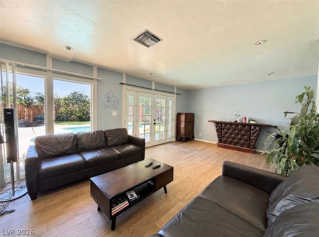 1037 Bracken Avenue, Las Vegas, NV 89104