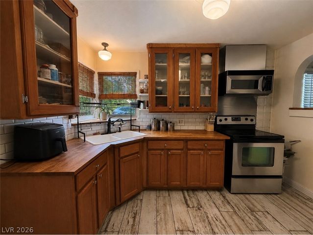 1037 Bracken Avenue, Las Vegas, NV 89104