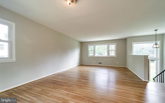 5116 AMPTHILL DR, Alexandria, VA 22312