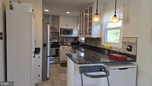 5116 AMPTHILL DR, Alexandria, VA 22312