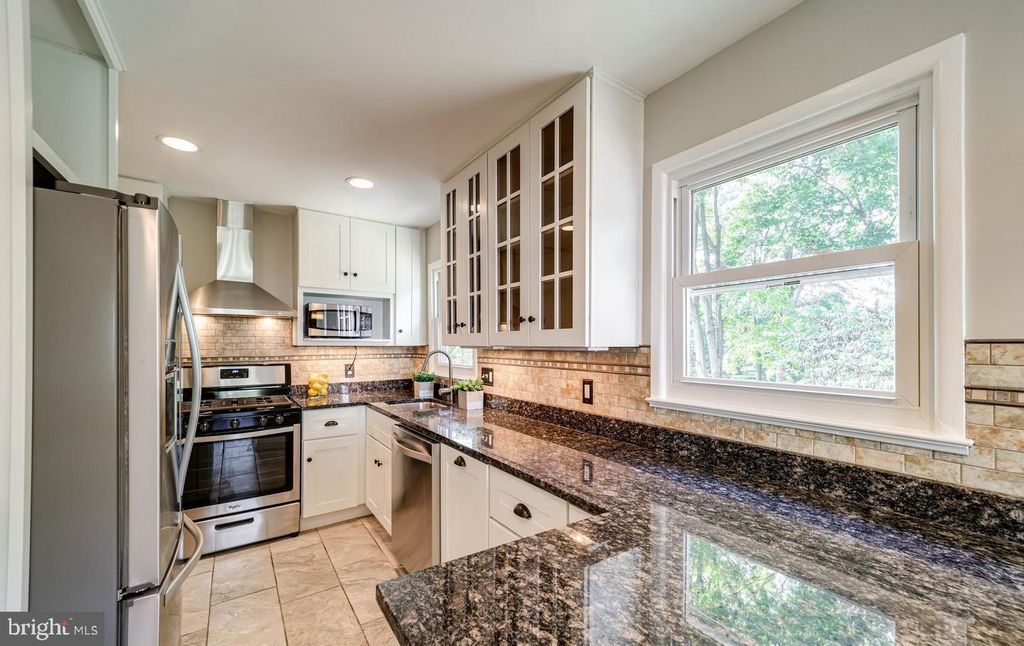 5116 AMPTHILL DR, Alexandria, VA 22312