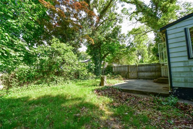 82 Cherry Road, Rocky Point, NY 11778