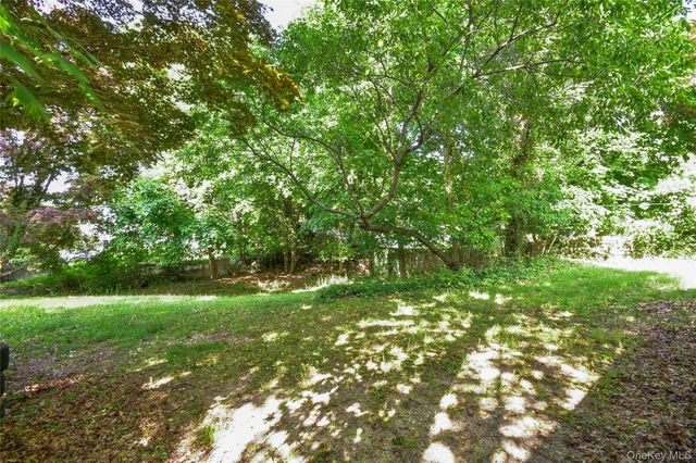 82 Cherry Road, Rocky Point, NY 11778