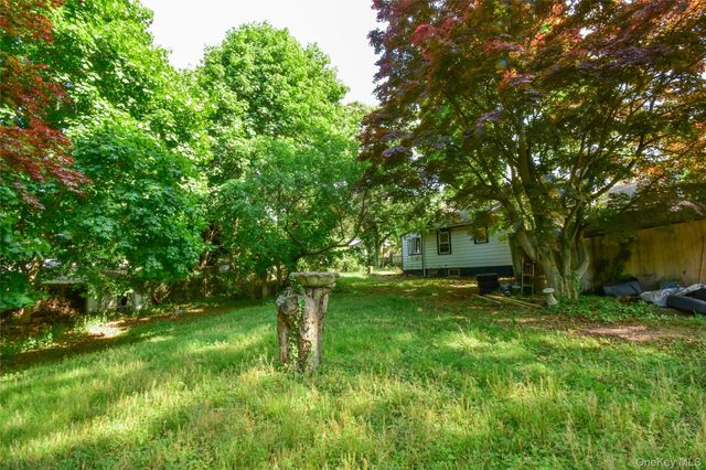 82 Cherry Road, Rocky Point, NY 11778
