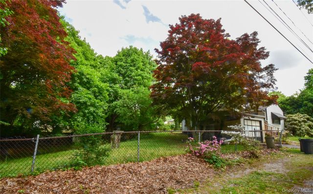 82 Cherry Road, Rocky Point, NY 11778