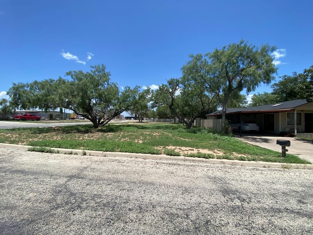 Image 1 of property listing at 128 W Ave J # 14, San Angelo, TX 76903