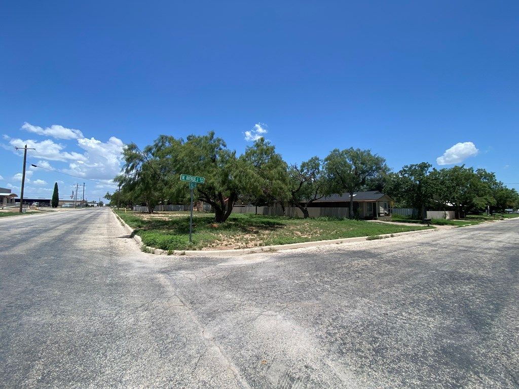 Image 2 of property listing at 128 W Ave J # 14, San Angelo, TX 76903
