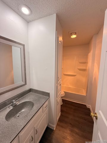 11843 Braesview Apt 1516, San Antonio, TX 78213