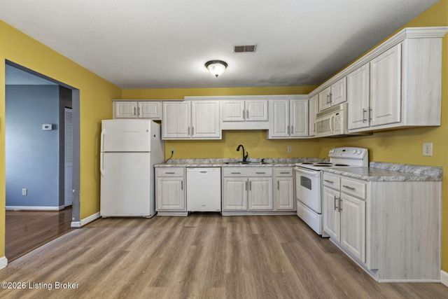 918 Austin Dr, Radcliff, KY 40160