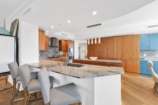 13675 VANDERBILT DRIVE 605, Naples, FL 34110