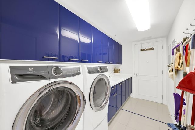 13675 VANDERBILT DRIVE 605, Naples, FL 34110