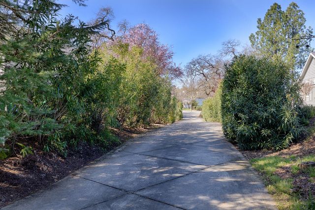 23976 Balsam Ct, Auburn, CA 95602