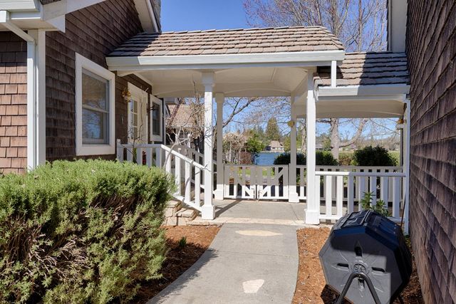 23976 Balsam Ct, Auburn, CA 95602