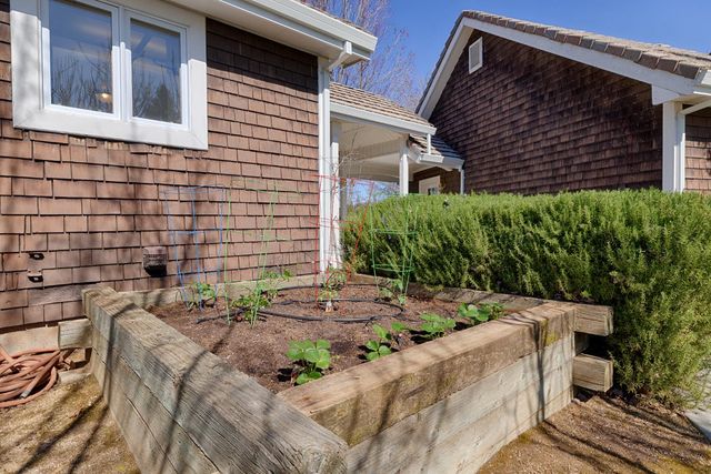 23976 Balsam Ct, Auburn, CA 95602