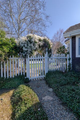 23976 Balsam Ct, Auburn, CA 95602