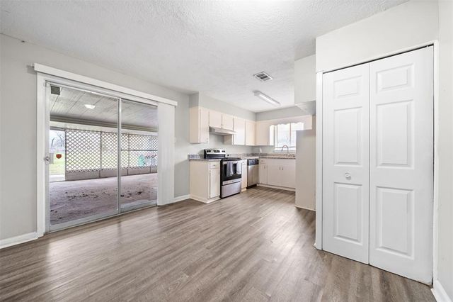 208 Timber Lane, Baytown, TX 77520