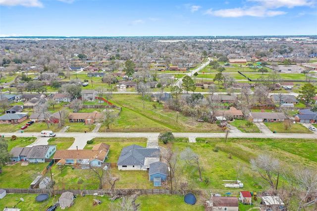 208 Timber Lane, Baytown, TX 77520