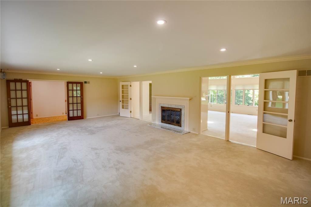 Image 13 of property listing at 20 Fairmount Drive, Alton, IL 62002