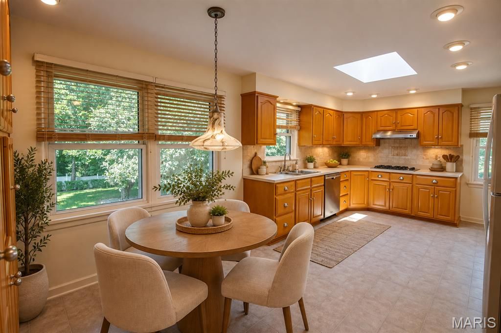 Image 20 of property listing at 20 Fairmount Drive, Alton, IL 62002
